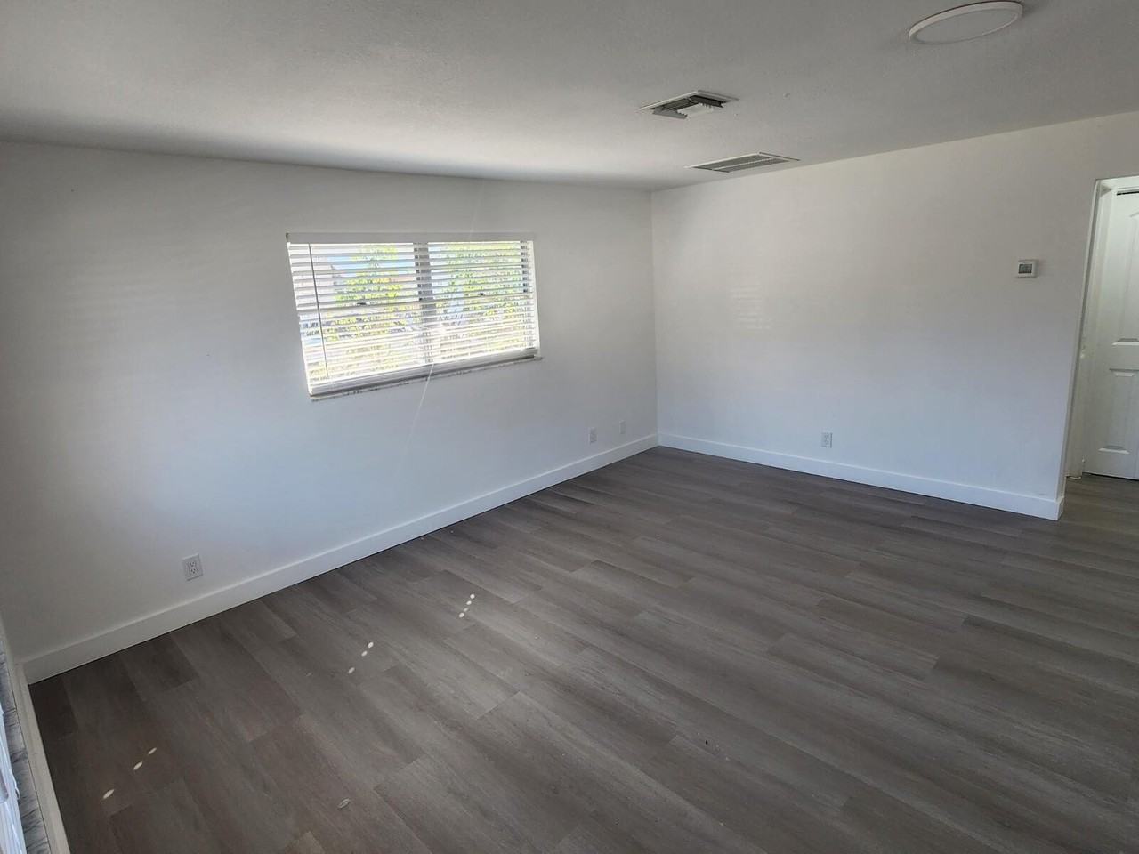 1617 N J St - Photo 4 of 8