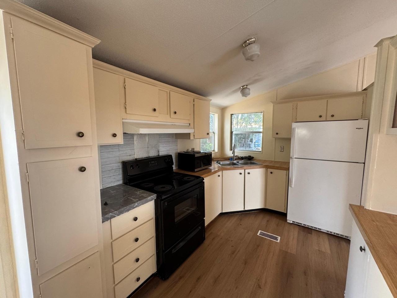 11887 Anchorage Way - Photo 2 of 10