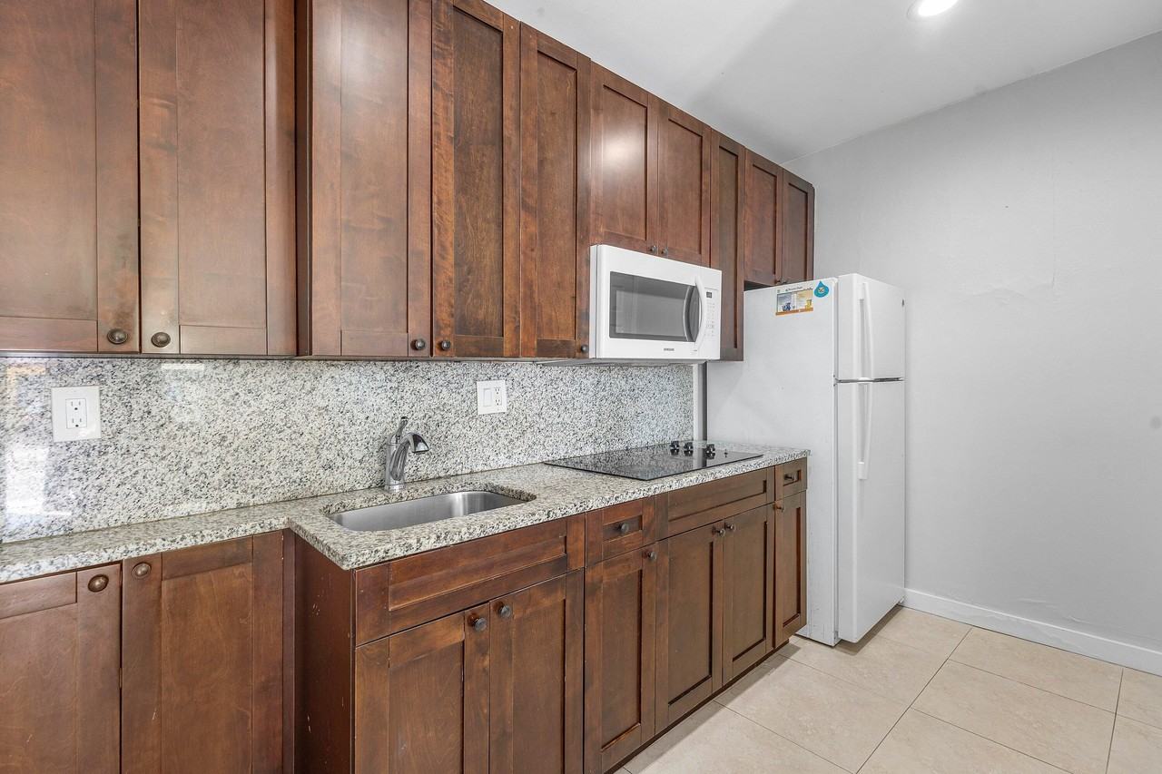 801 Dobbins St #2 - Photo 4 of 17