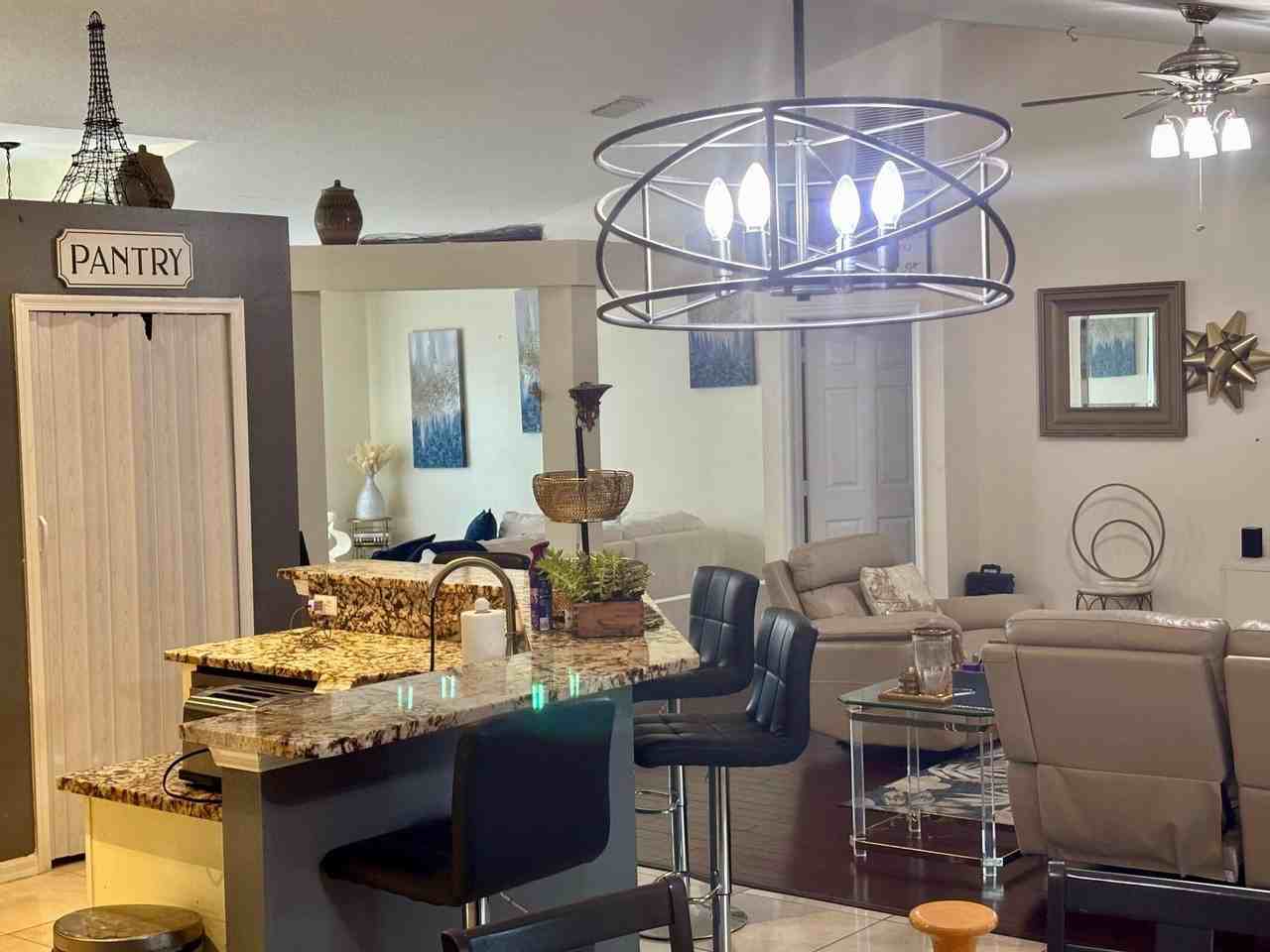 981 Sw Mccomkle Ave - Photo 5 of 16