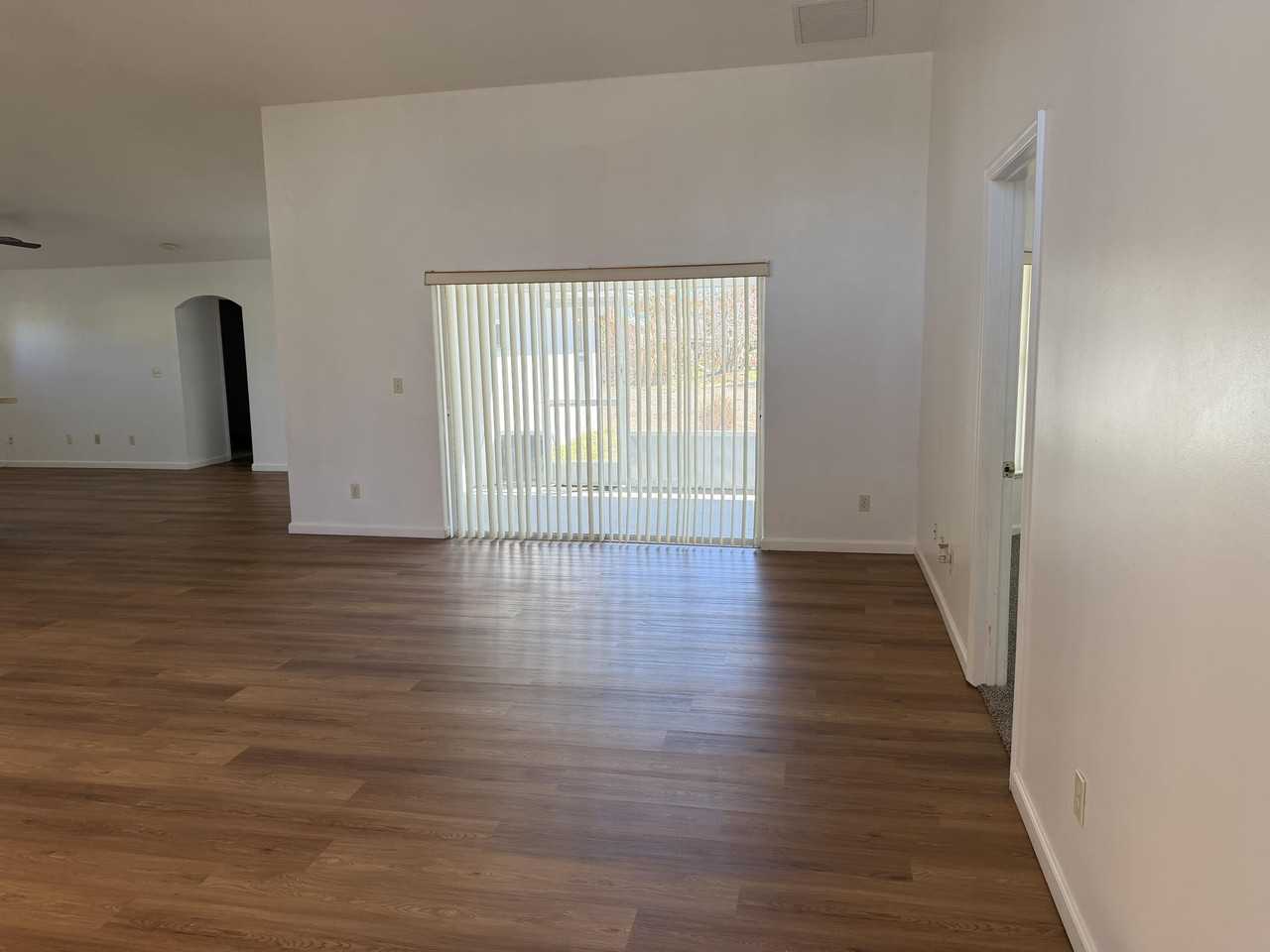 137 Sw Meade Cir - Photo 6 of 32