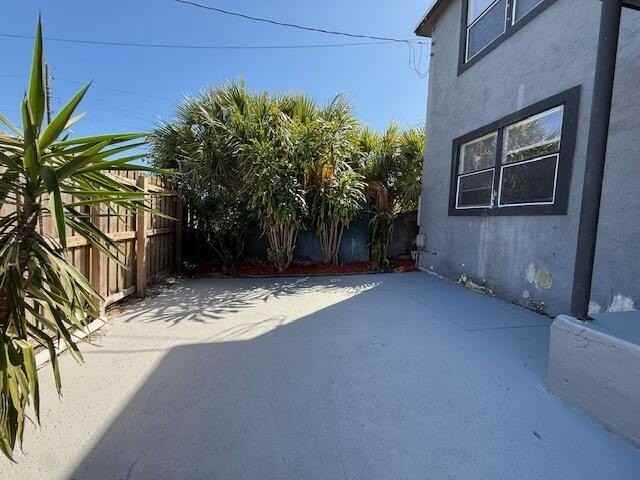 904 4th St #1 - Photo 3 of 34