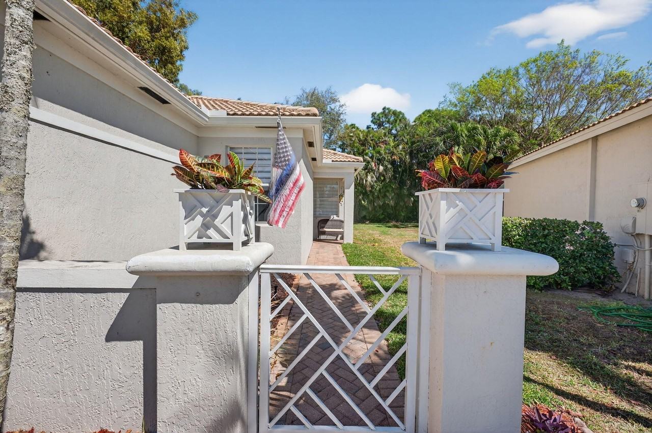 6689 Southport Dr - Photo 2 of 50