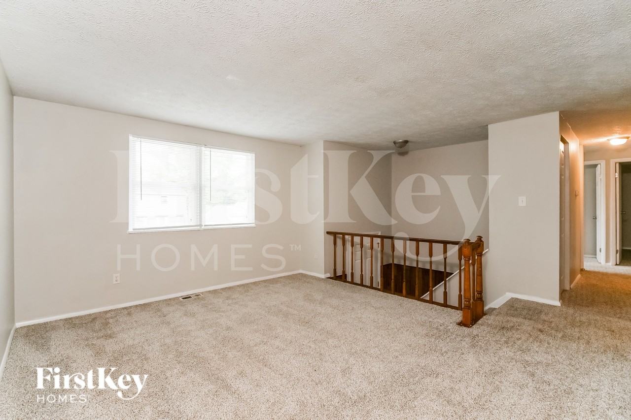 10322 Woodhaven Cir - Photo 3 of 16