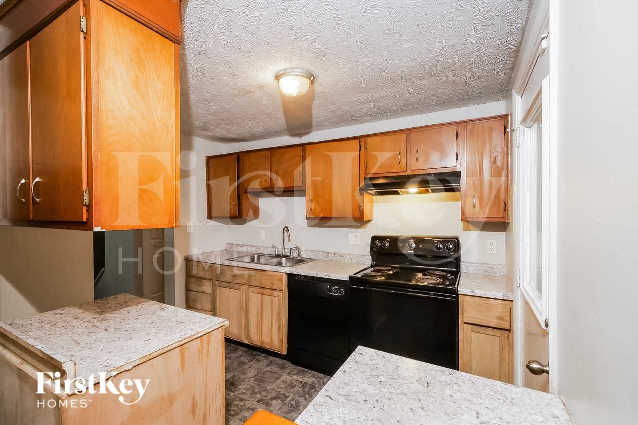 10322 Woodhaven Cir - Photo 6 of 16