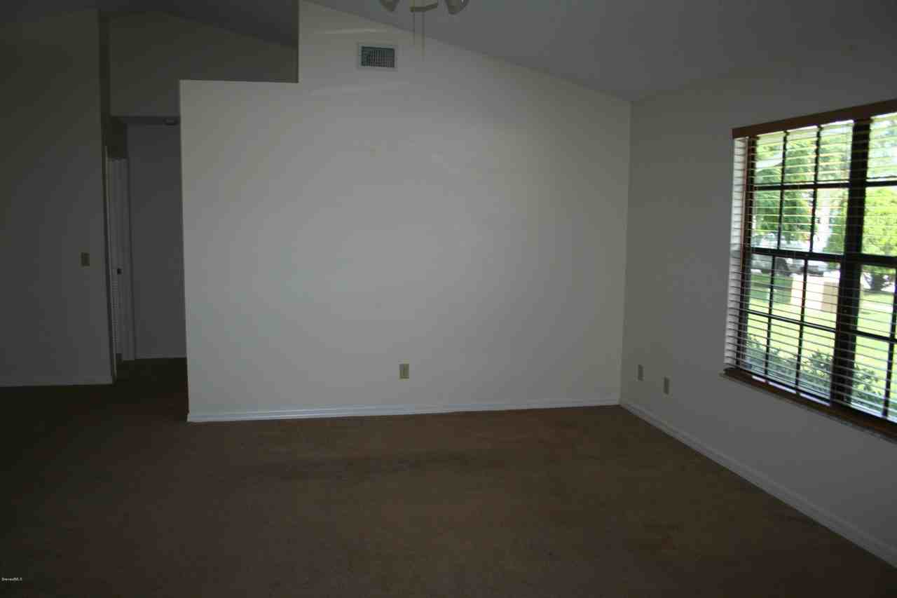 1220 Ambra Dr - Photo 4 of 17