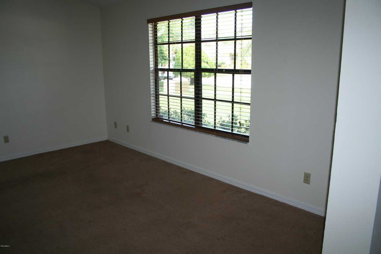 1220 Ambra Dr - Photo 5 of 17