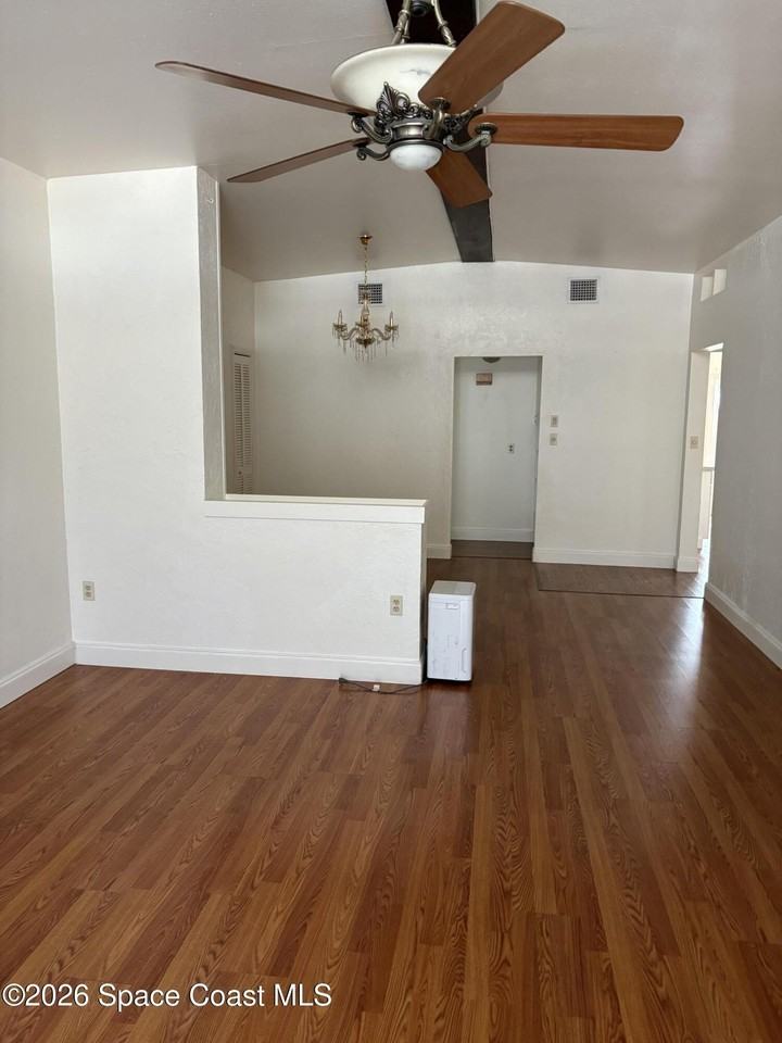 385 S Brevard Ave - Photo 2 of 9