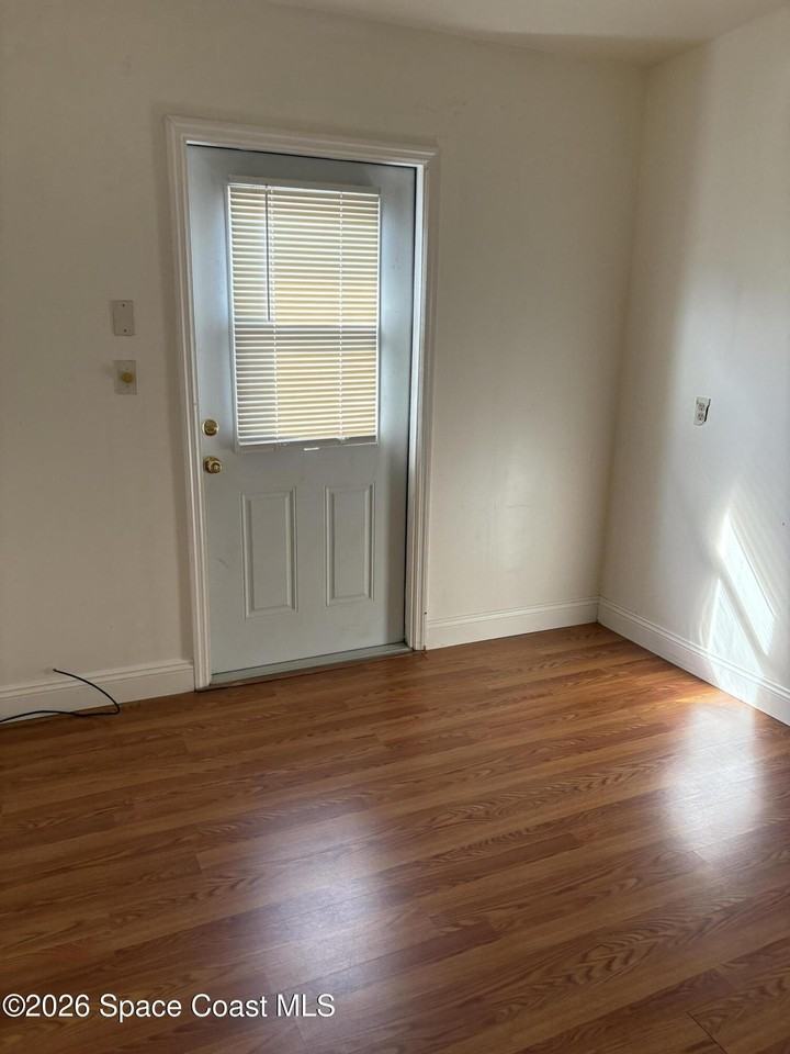 385 S Brevard Ave - Photo 3 of 9