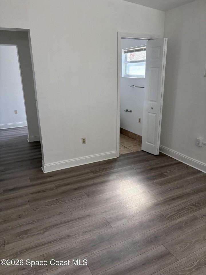 385 S Brevard Ave - Photo 7 of 9