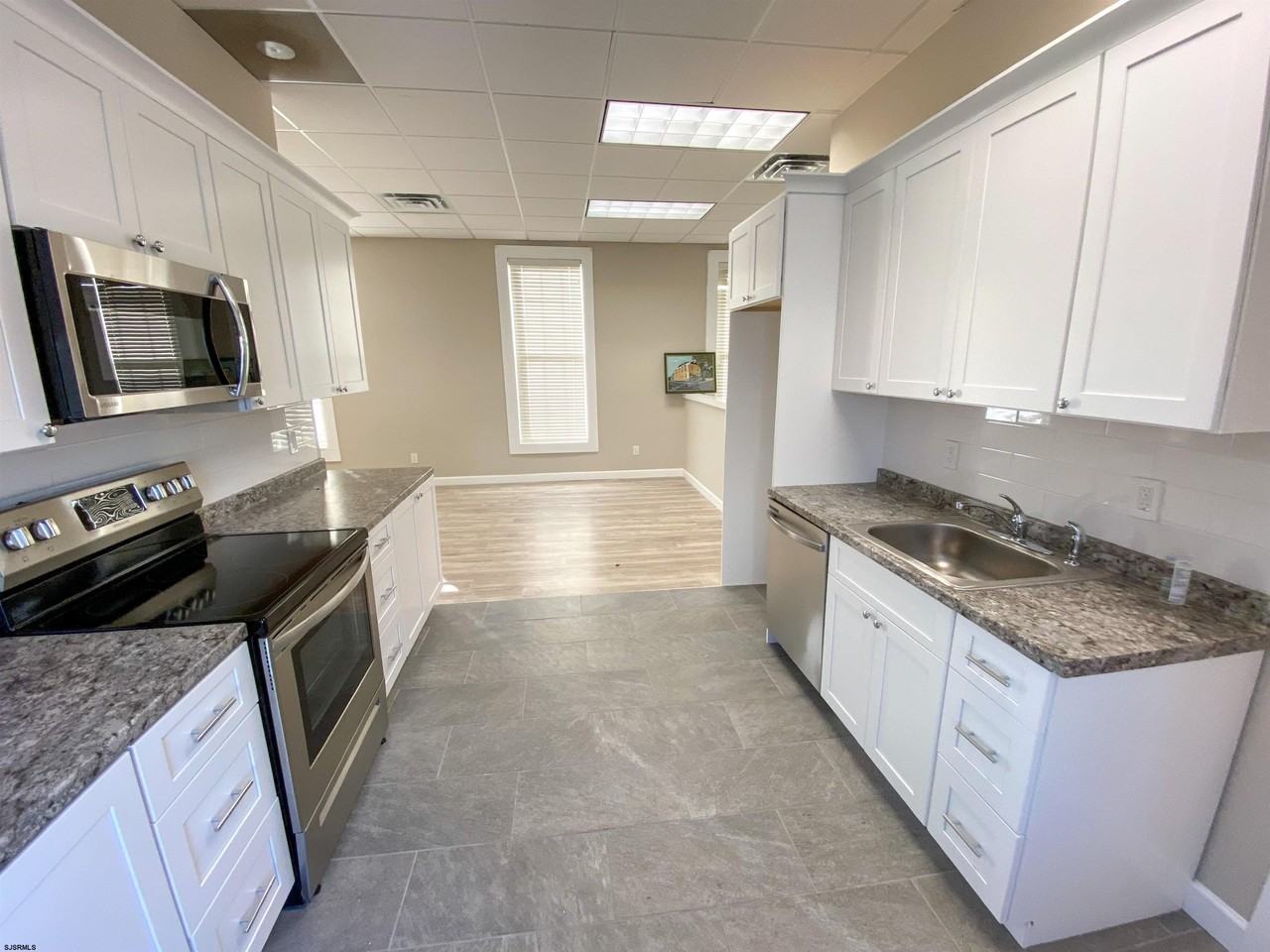 6019 Main St - Photo 5 of 26