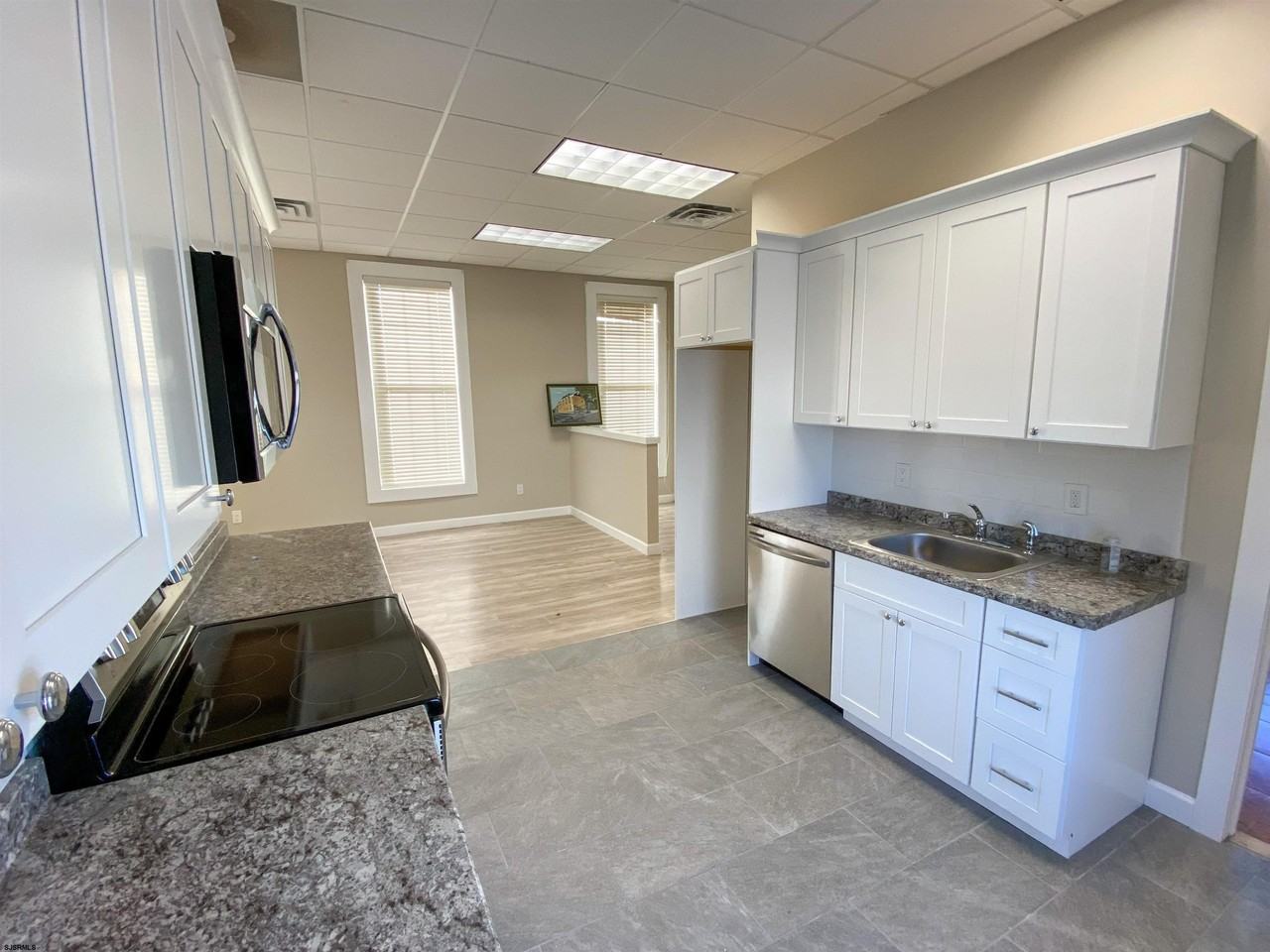 6019 Main St - Photo 6 of 26