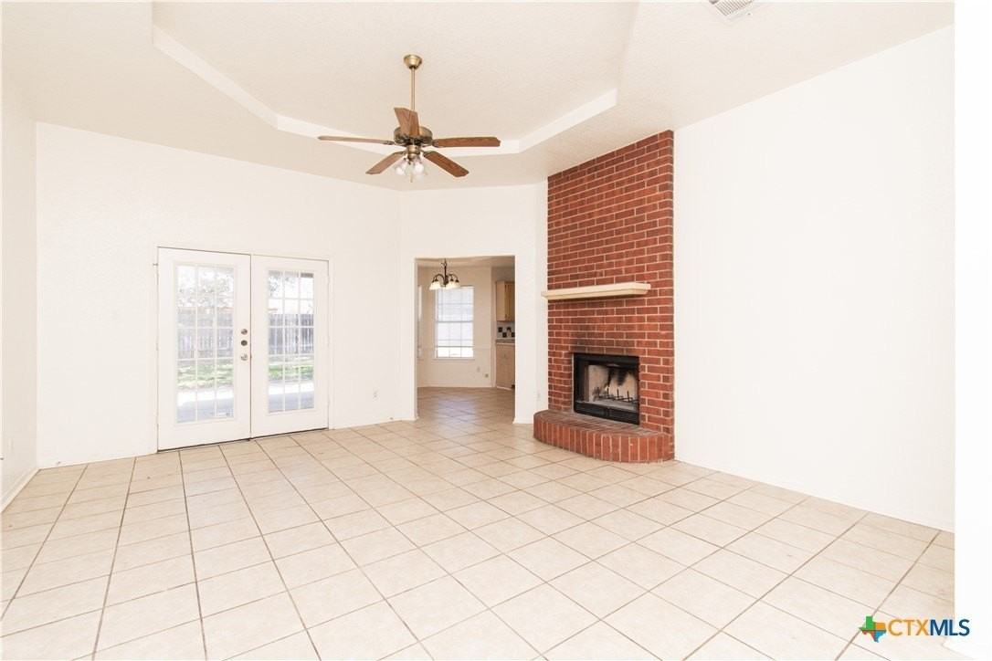 5009 James Loop - Photo 2 of 21