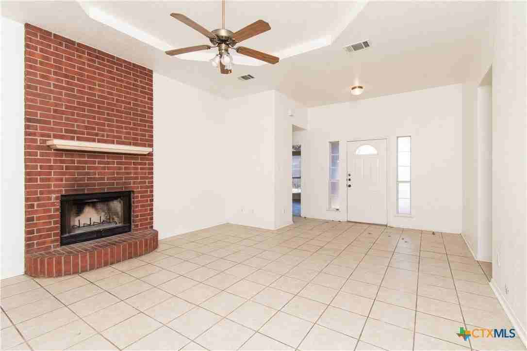 5009 James Loop - Photo 3 of 21