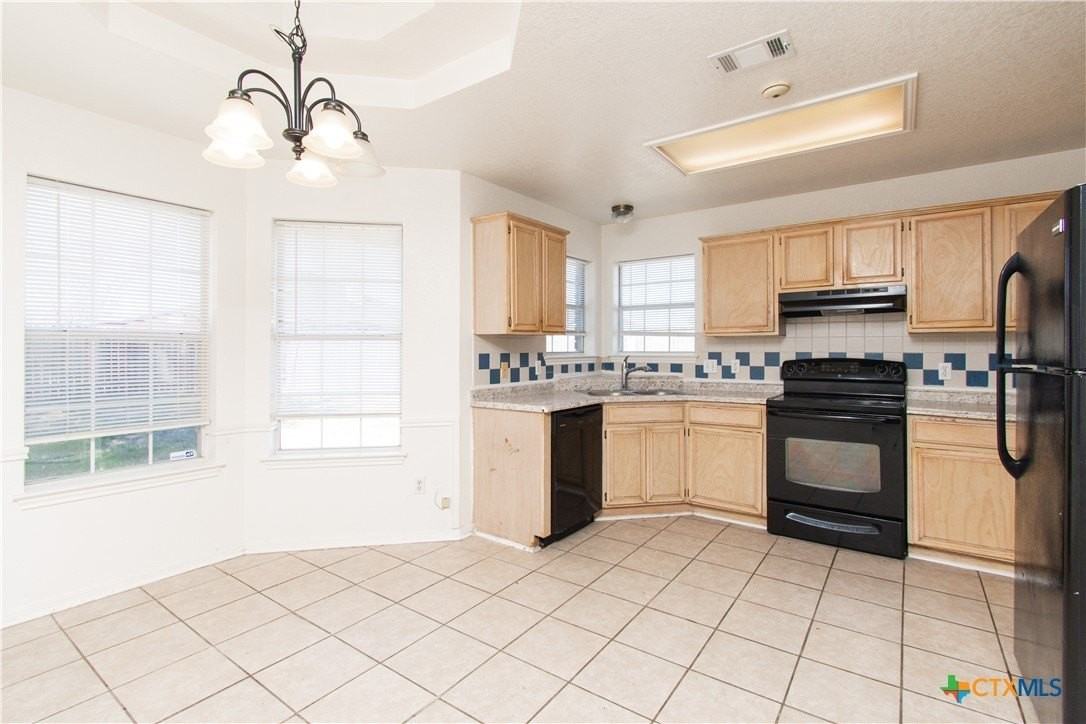 5009 James Loop - Photo 5 of 21