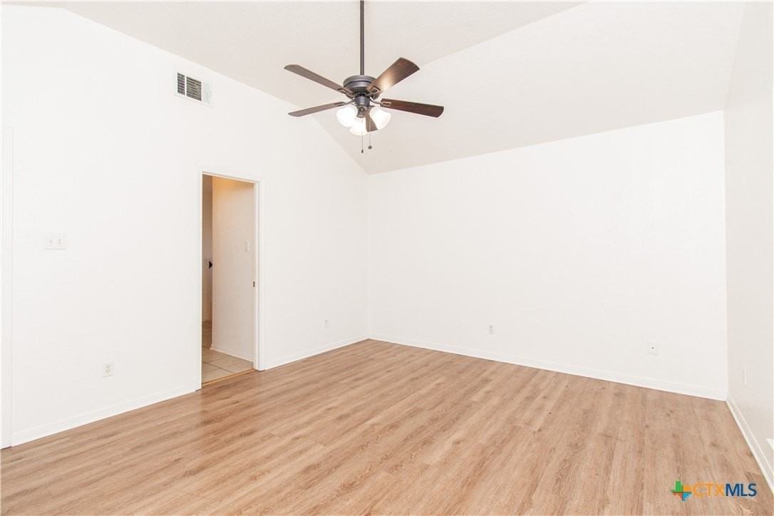 5009 James Loop - Photo 7 of 21