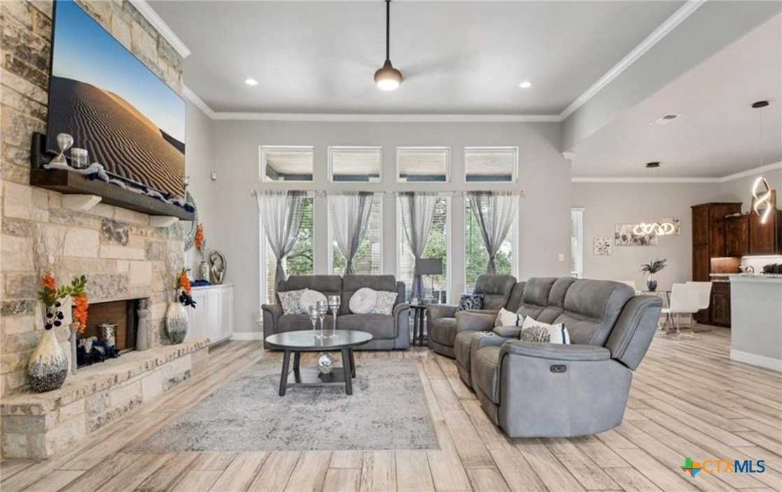 6743 Misty Creek Ln - Photo 5 of 38