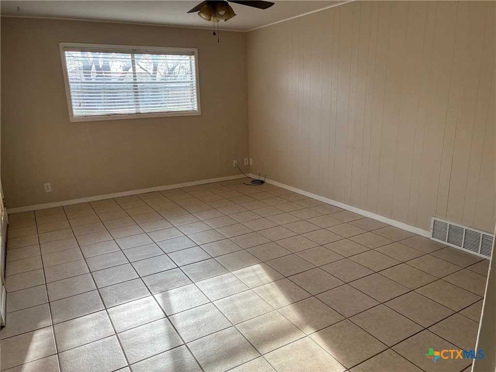 3801 Lancelot Ln - Photo 3 of 10