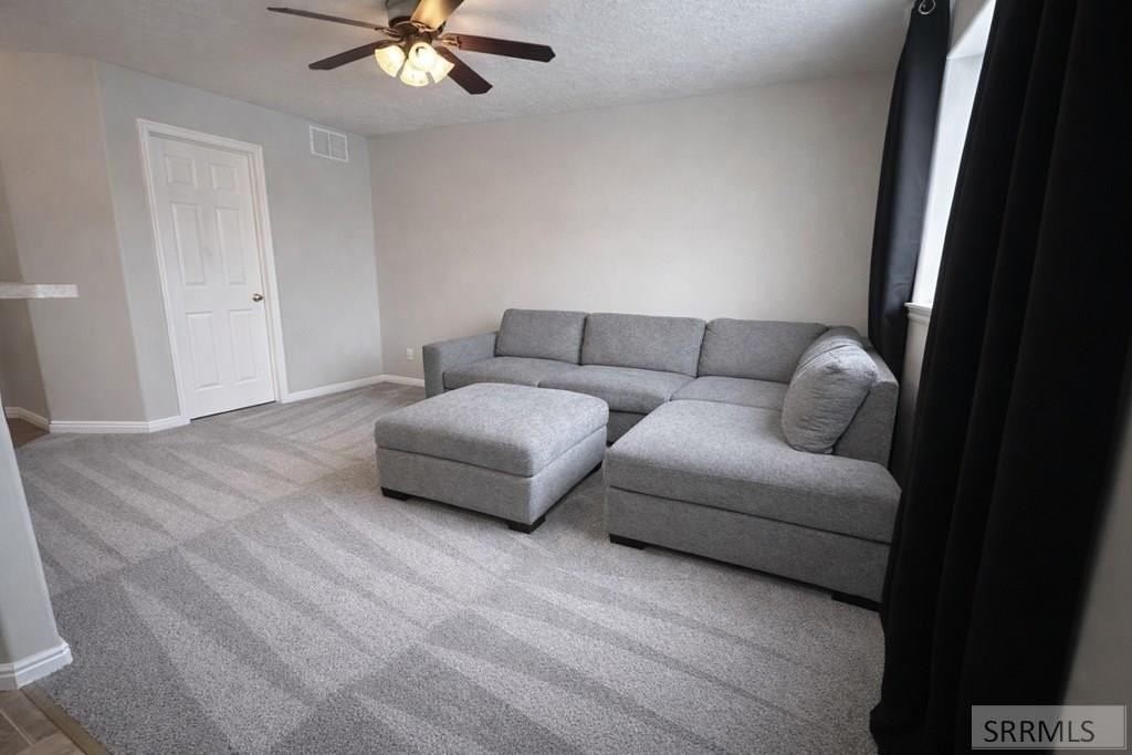 1966 Dakota Ln - Photo 6 of 14