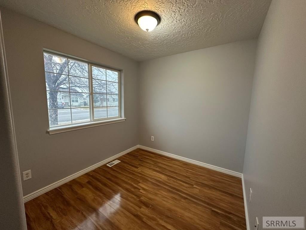 4425 Dixie St - Photo 4 of 12