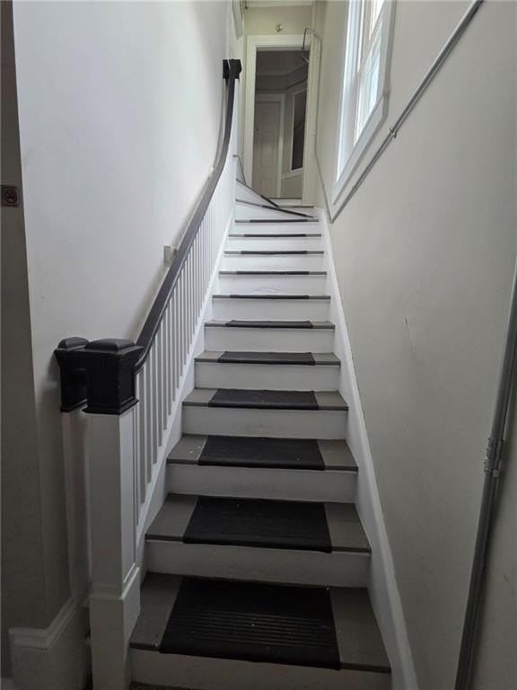 292 Pleasant St - Photo 2 of 11