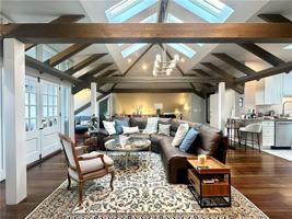 featured image of 10 Young St Unit 3