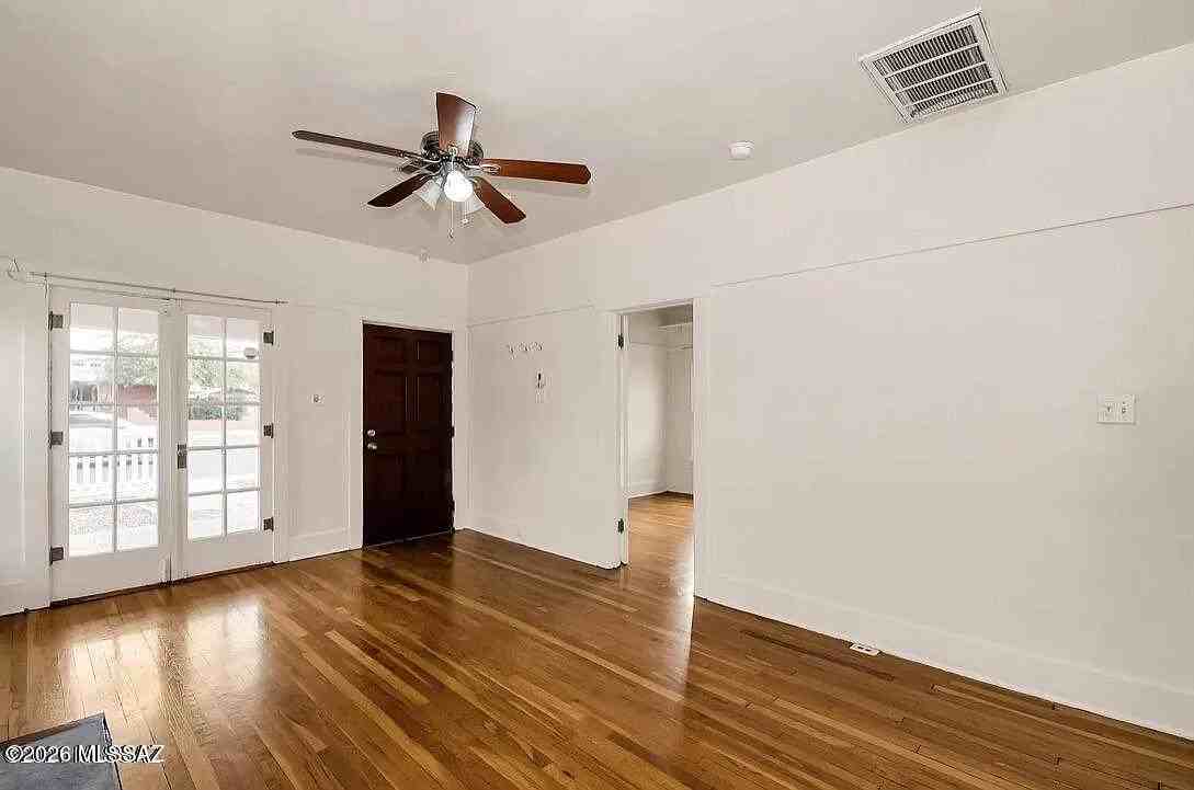 1347 N Euclid Ave Unit 1 - Photo 3 of 14