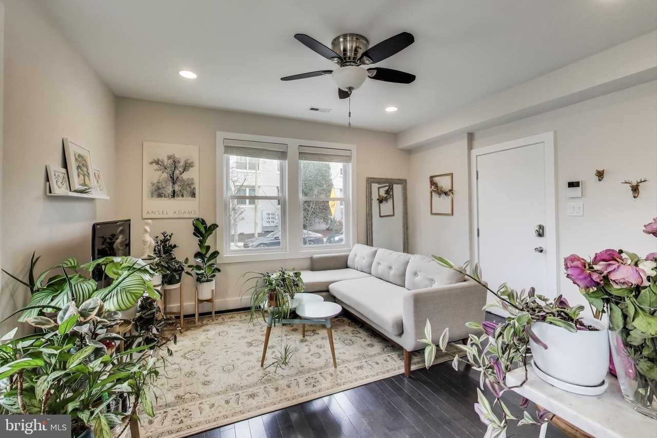 426 18th St Ne Apt 2 - Photo 2 of 20