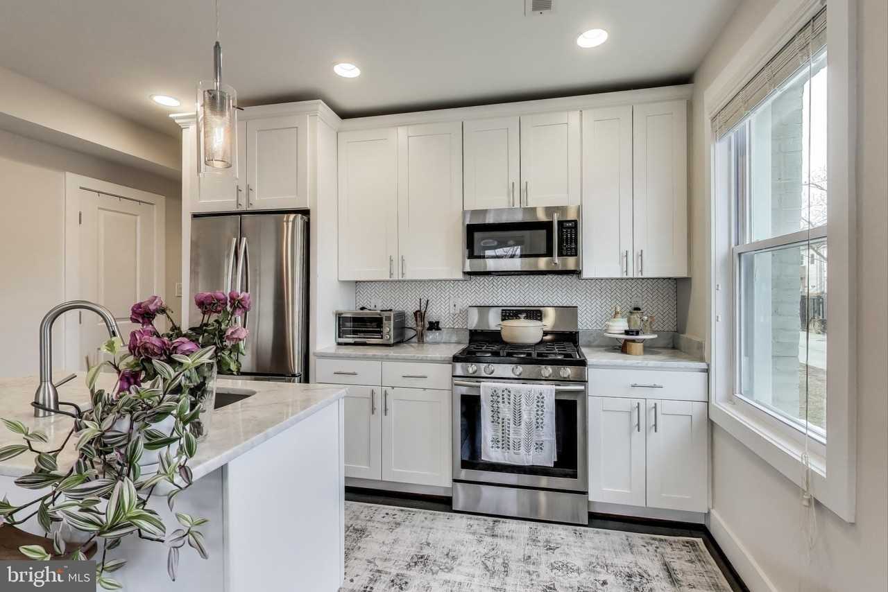 426 18th St Ne Apt 2 - Photo 4 of 20