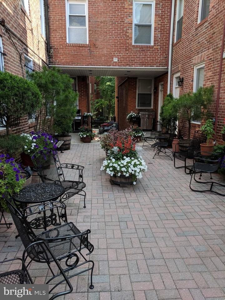 E Street Expy - Photo 2 of 19