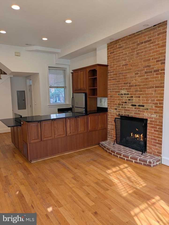 E Street Expy - Photo 6 of 19