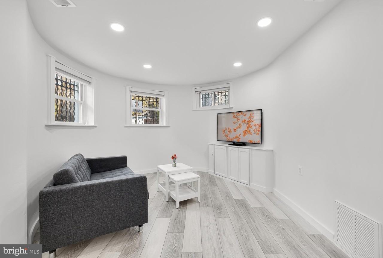 1821 19th St Nw Apt 1 - Photo 5 of 24