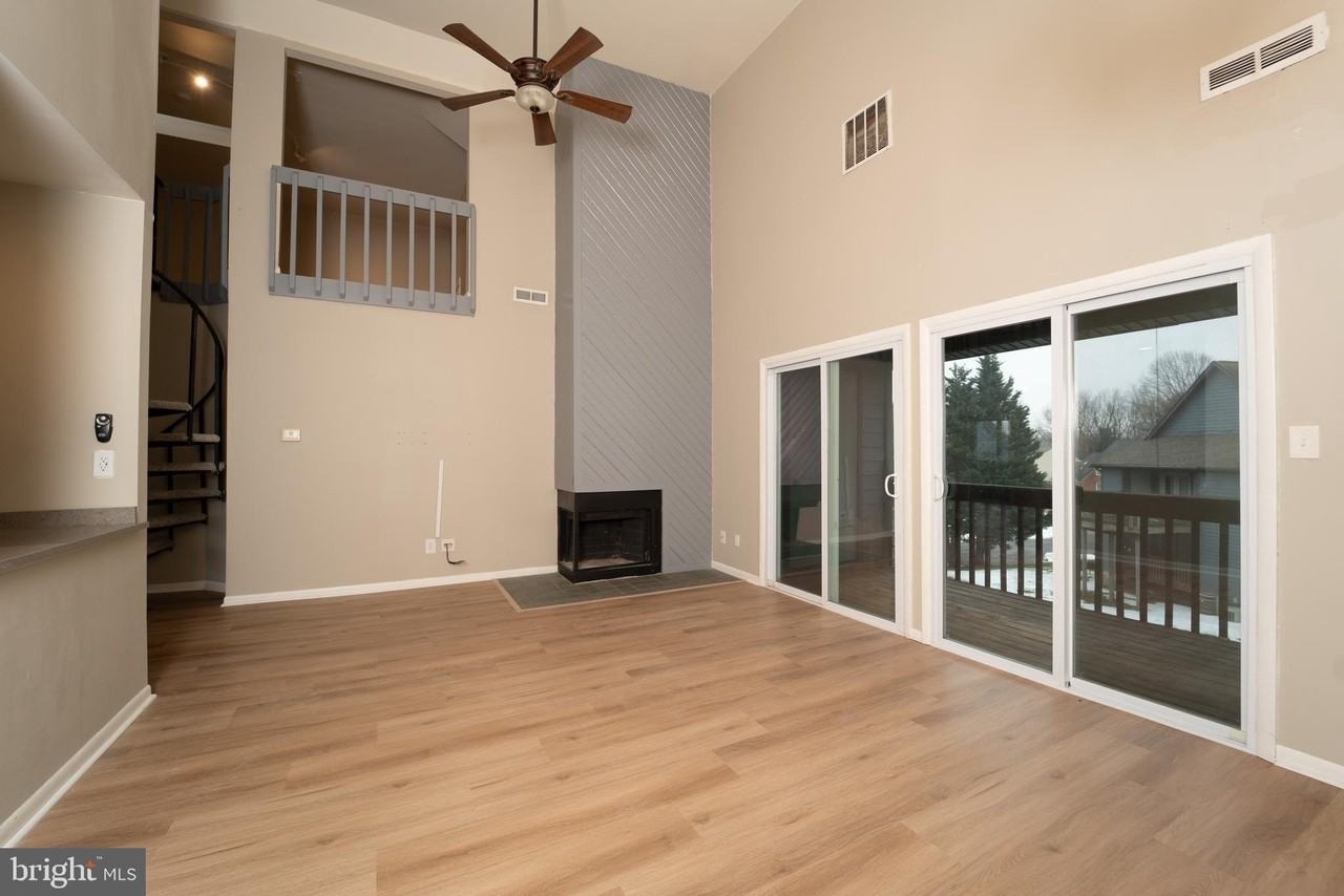 38 Foxtail Ct ## 40 - Photo 3 of 20