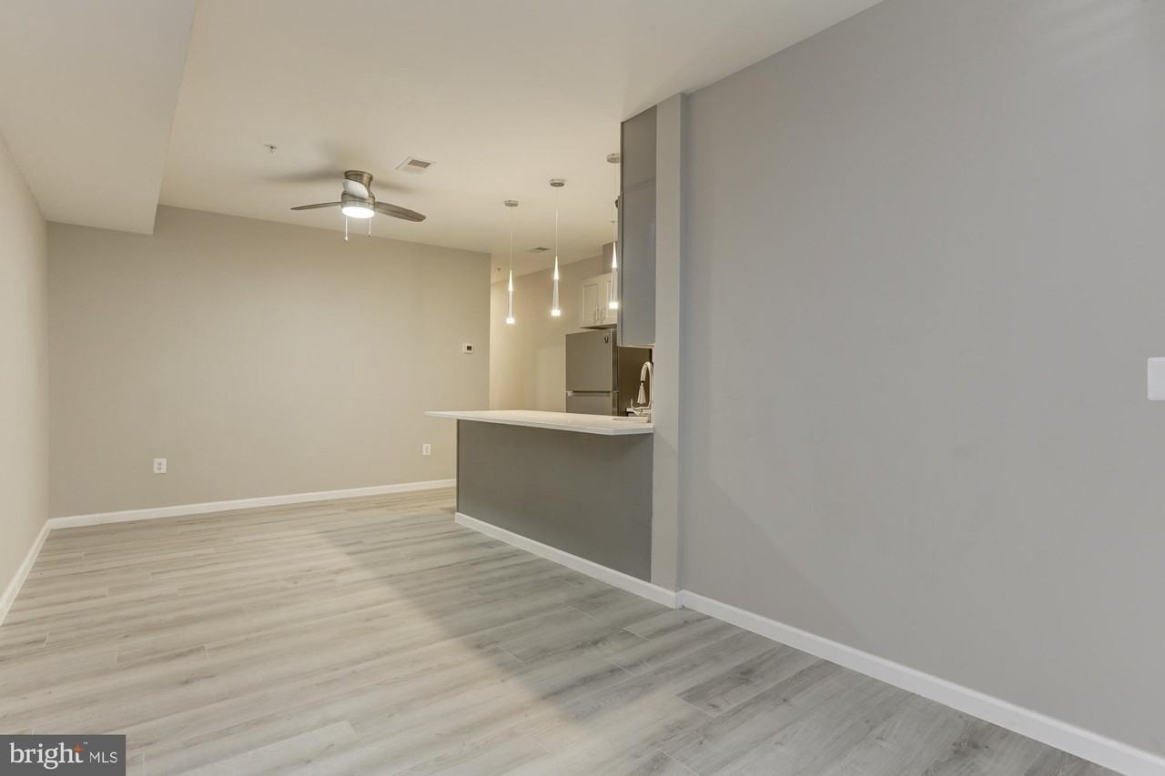 400 S Highland Ave Apt 402 - Photo 2 of 14