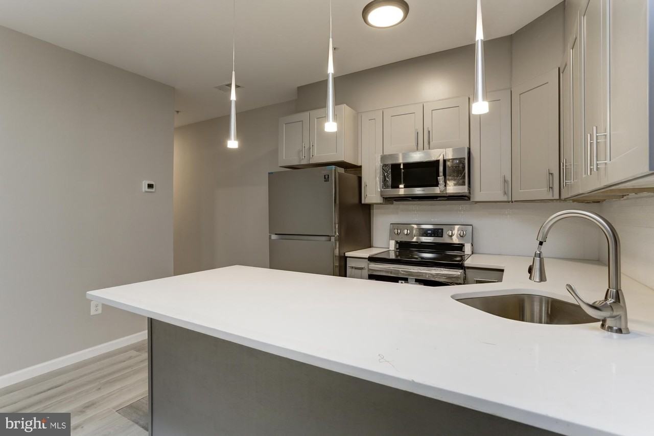 400 S Highland Ave Apt 402 - Photo 6 of 14