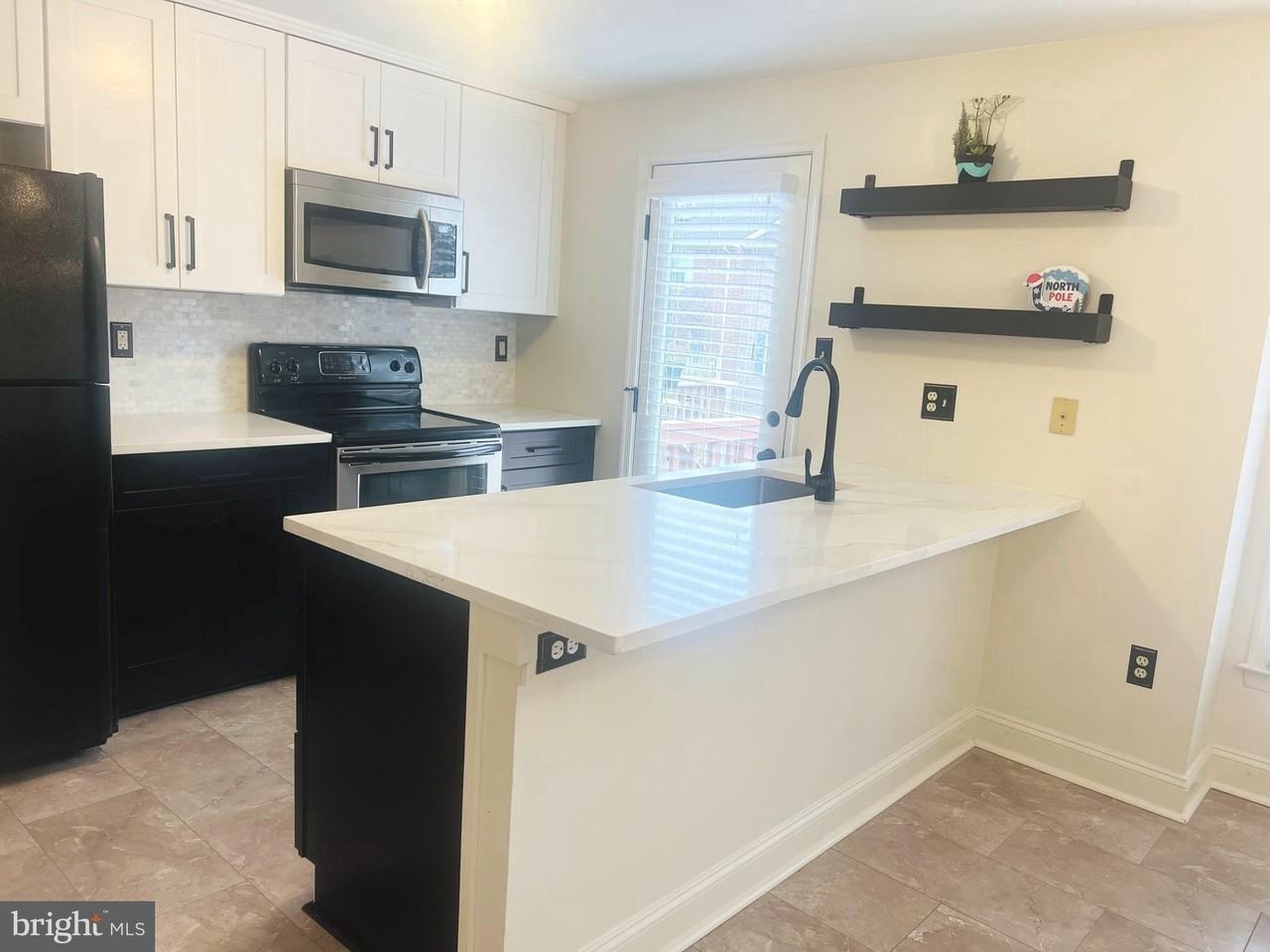 8024 Hollow Reed Ct - Photo 7 of 31