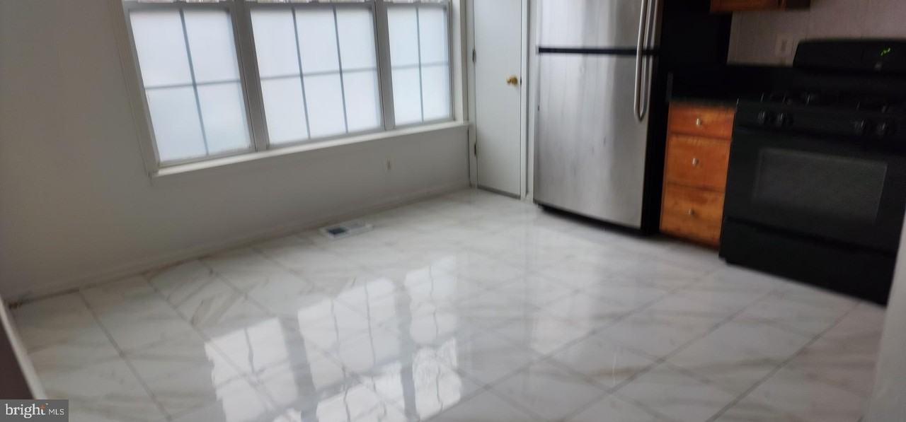 21227 Delevan Way #160 - Photo 4 of 29