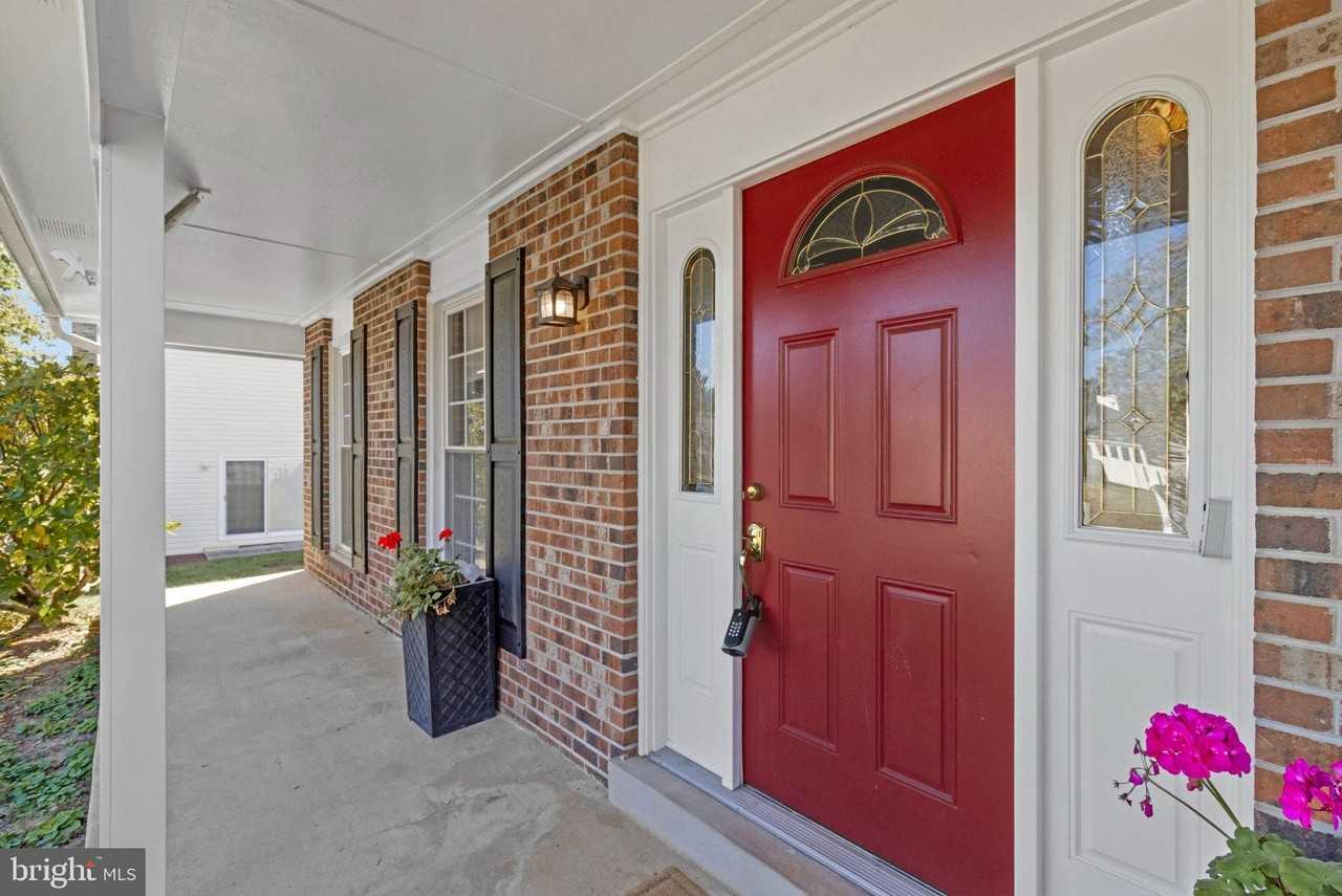 7512 Epsilon Dr - Photo 4 of 31