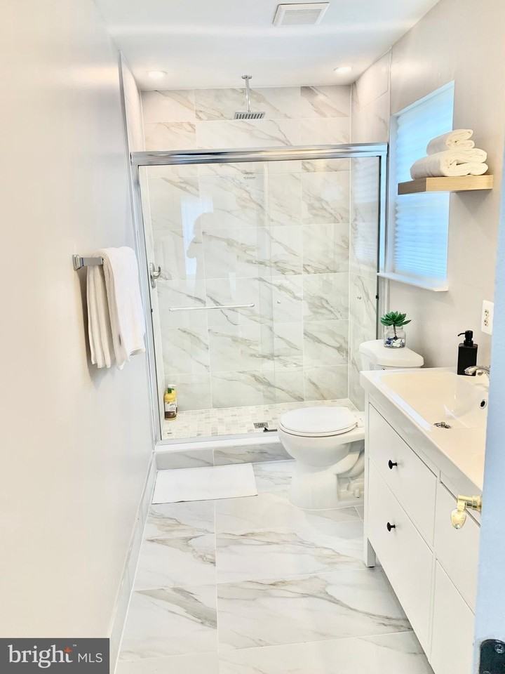 2104 Sayan Ct - Photo 3 of 28