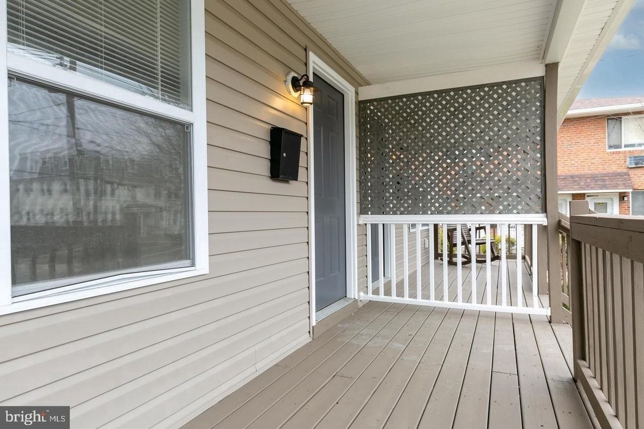 1024 Collings Ave - Photo 2 of 25