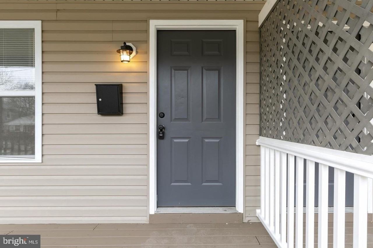 1024 Collings Ave - Photo 3 of 25