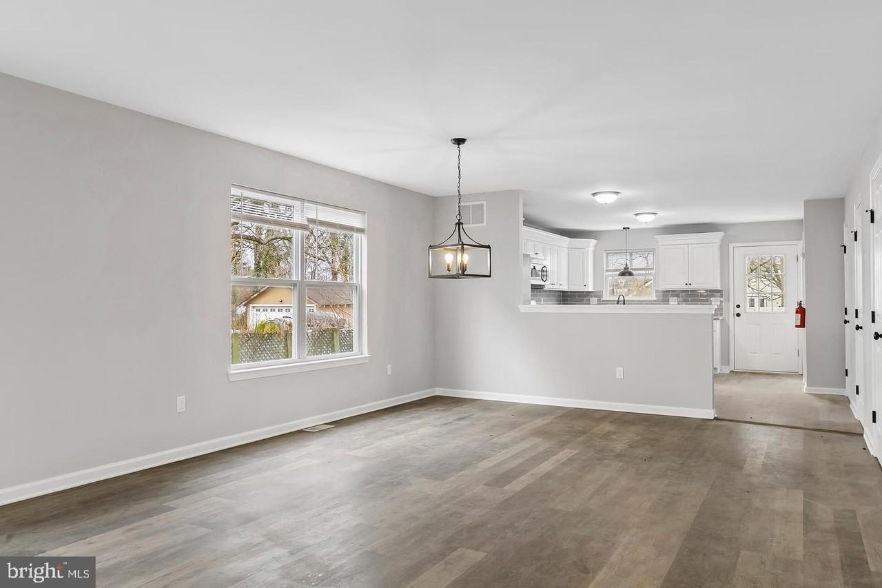 1024 Collings Ave - Photo 6 of 25