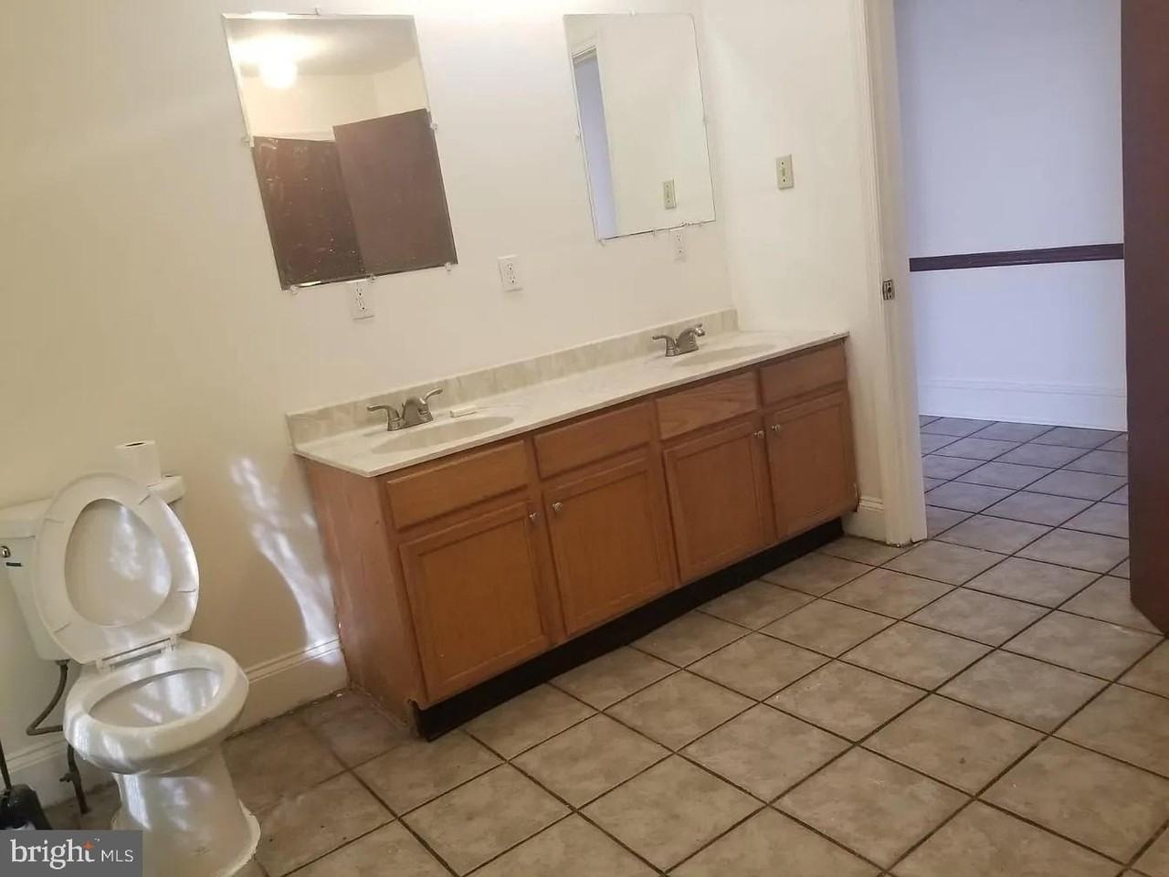 205 Noble St - Photo 4 of 15