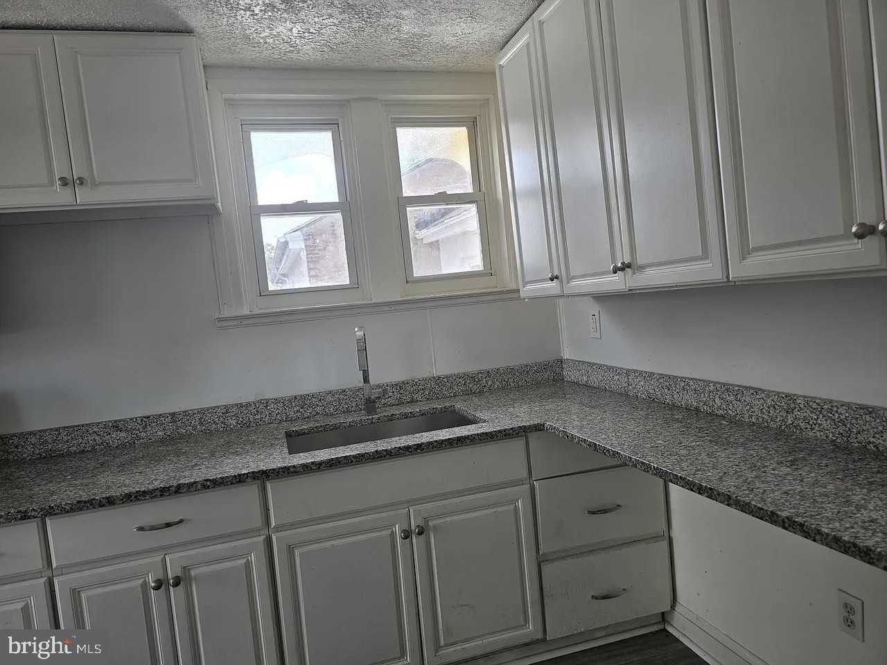 33 Jacoby St - Photo 3 of 10