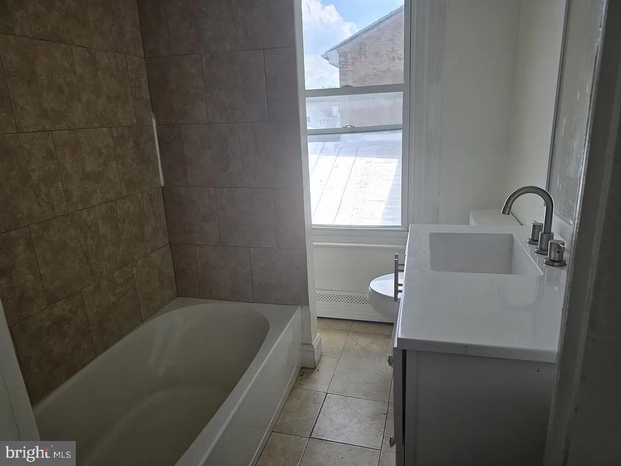 33 Jacoby St - Photo 5 of 10