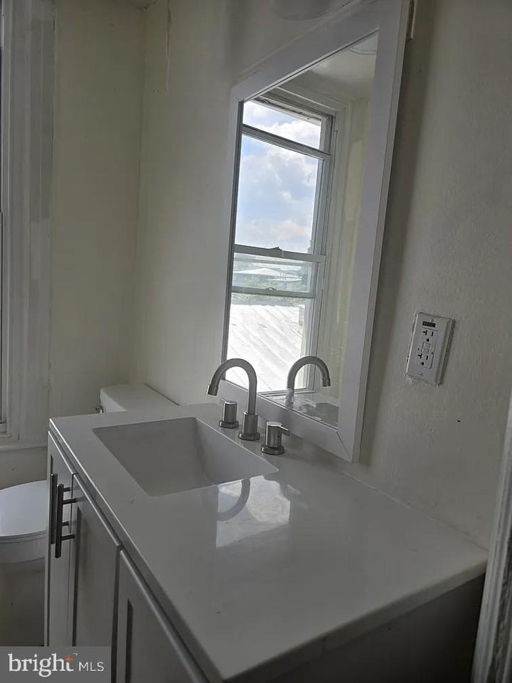 33 Jacoby St - Photo 6 of 10