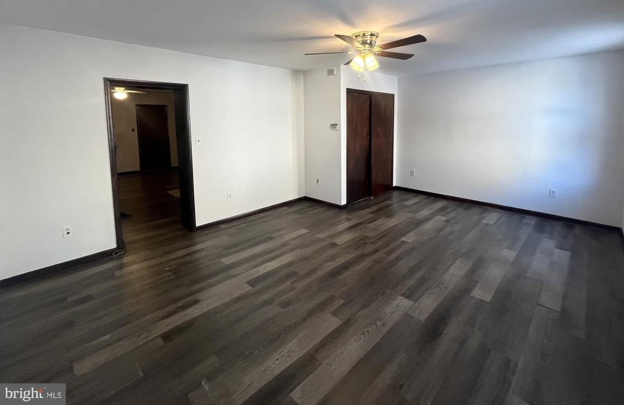 2530 E Cambria St - Photo 3 of 10