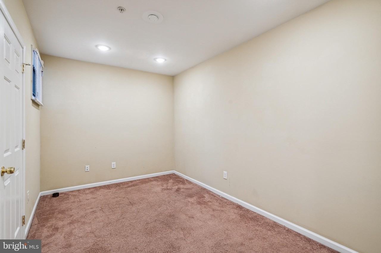 1611 N 17th St #1 - Photo 4 of 21