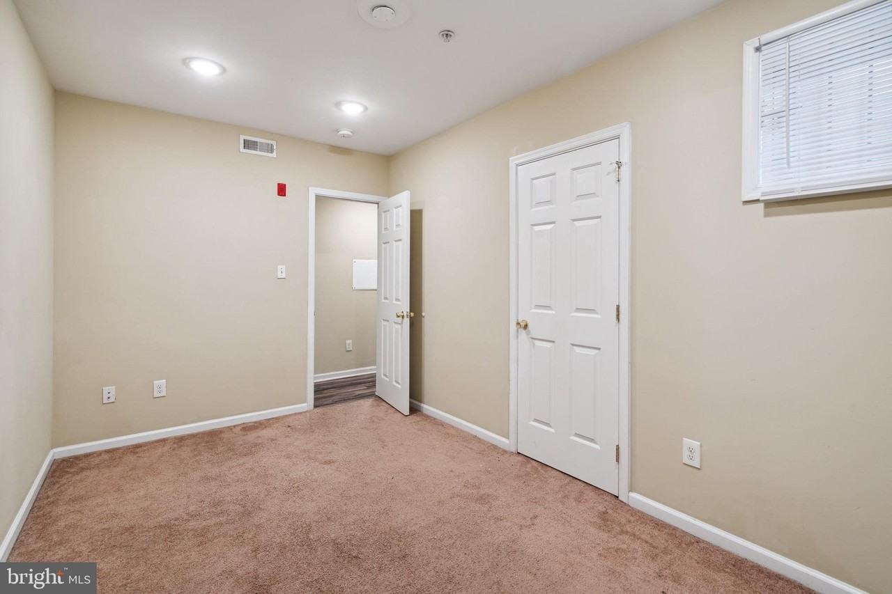 1611 N 17th St #1 - Photo 6 of 21
