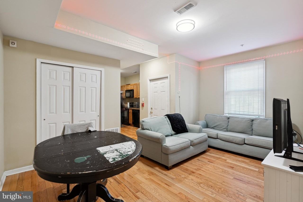 1611 N 17th St #2 - Photo 3 of 18